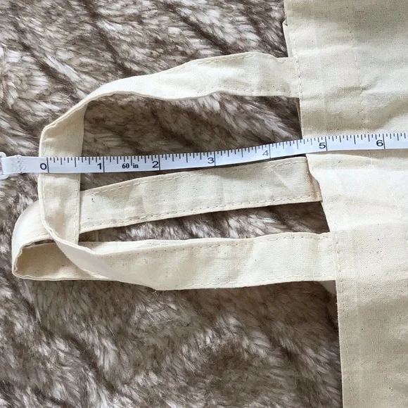 Gucci Cream Tote and Red Patterned Notebook - Picture 5 of 10